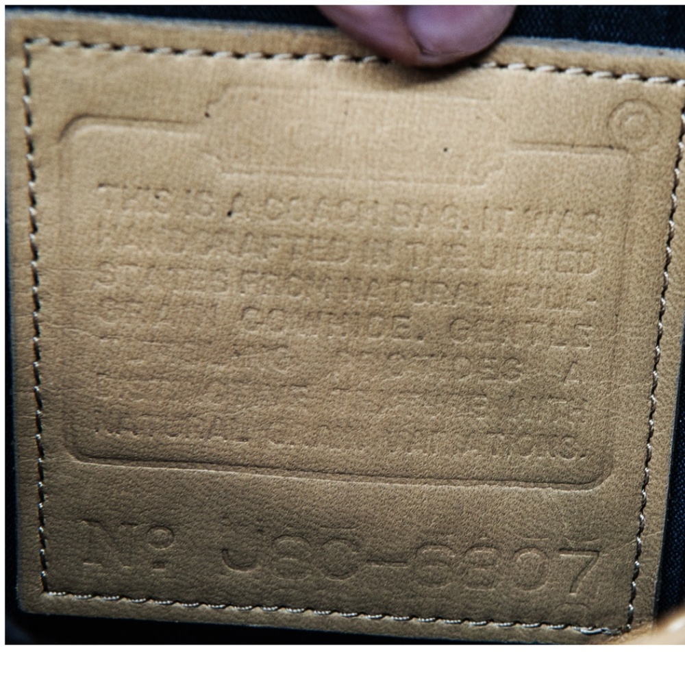 Coach Vintage Lt tan Hudson Small Zip bag # 6807 - Picture 4 of 8